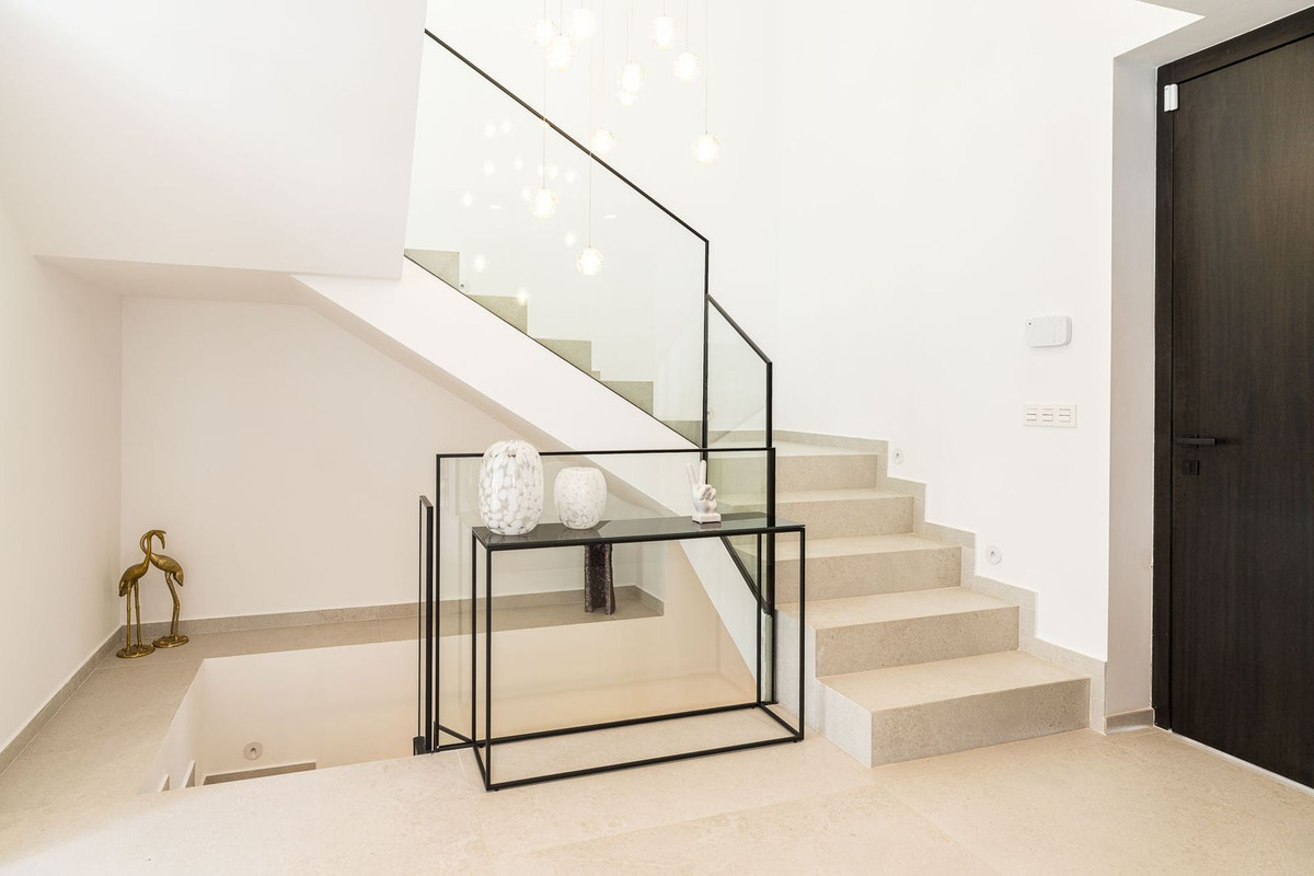 4 Bed, 4 Bath, HouseFor Sale, Nueva Andalucia, Malaga