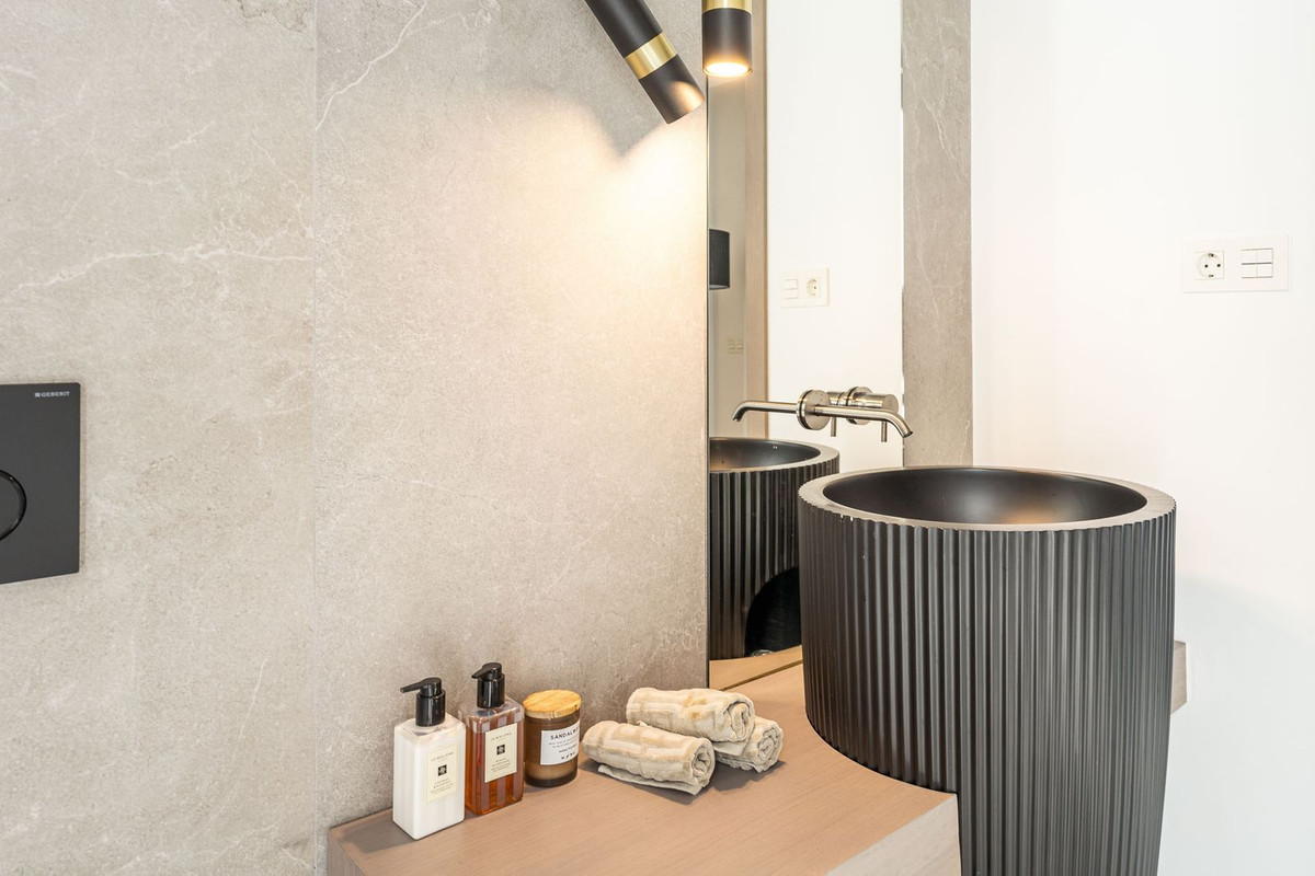 4 Bed, 4 Bath, HouseFor Sale, Nueva Andalucia, Malaga