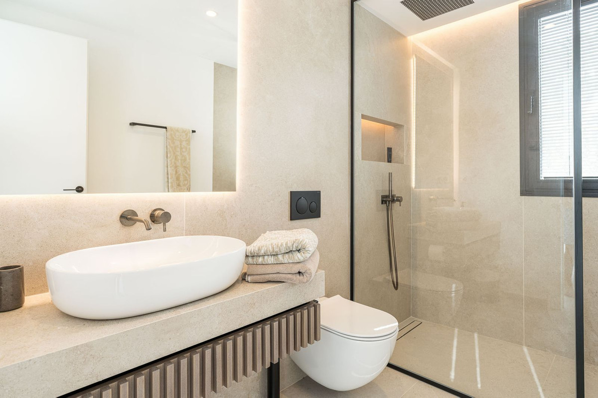 4 Bed, 4 Bath, HouseFor Sale, Nueva Andalucia, Malaga