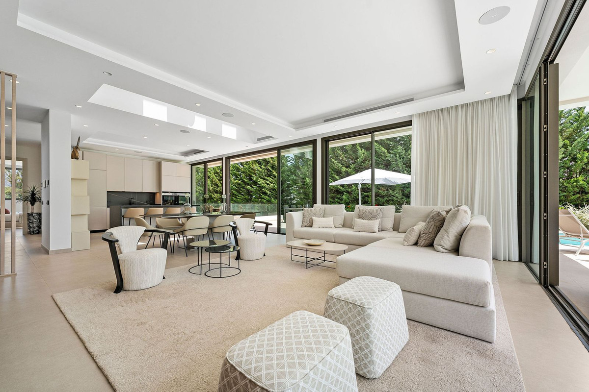 4 Bed, 4 Bath, HouseFor Sale, Nueva Andalucia, Malaga