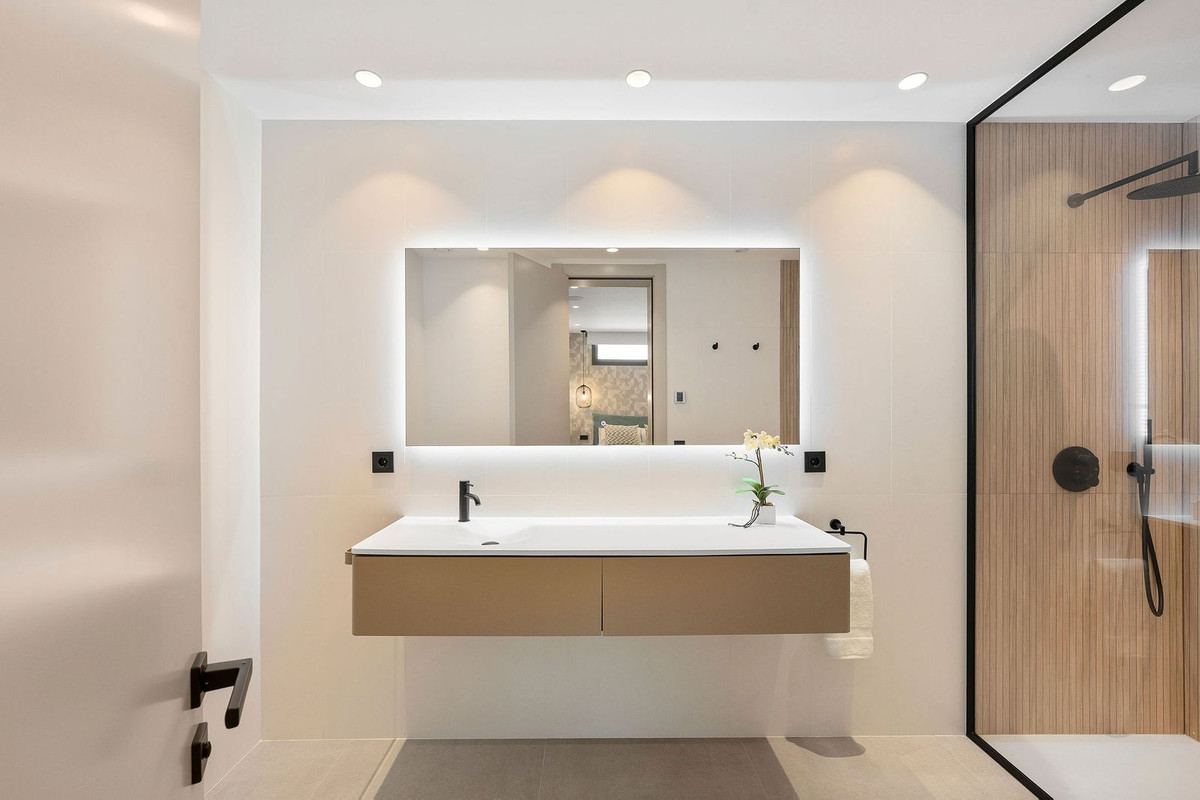 4 Bed, 4 Bath, HouseFor Sale, Nueva Andalucia, Malaga