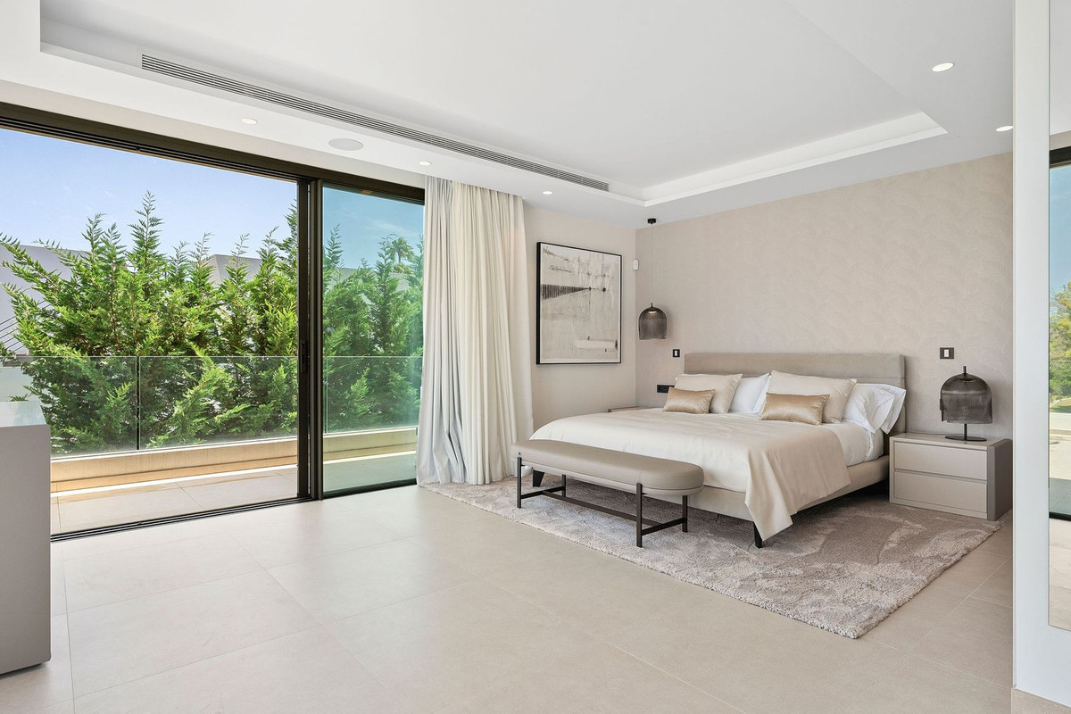4 Bed, 4 Bath, HouseFor Sale, Nueva Andalucia, Malaga