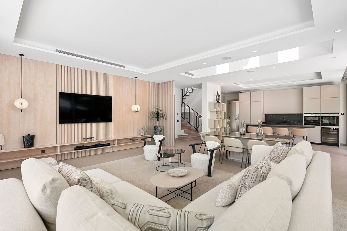 4 Bed, 4 Bath, HouseFor Sale, Nueva Andalucia, Malaga