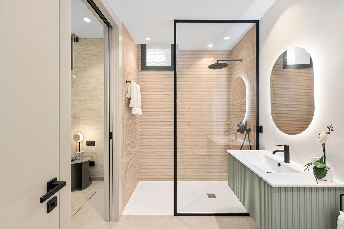 4 Bed, 4 Bath, HouseFor Sale, Nueva Andalucia, Malaga