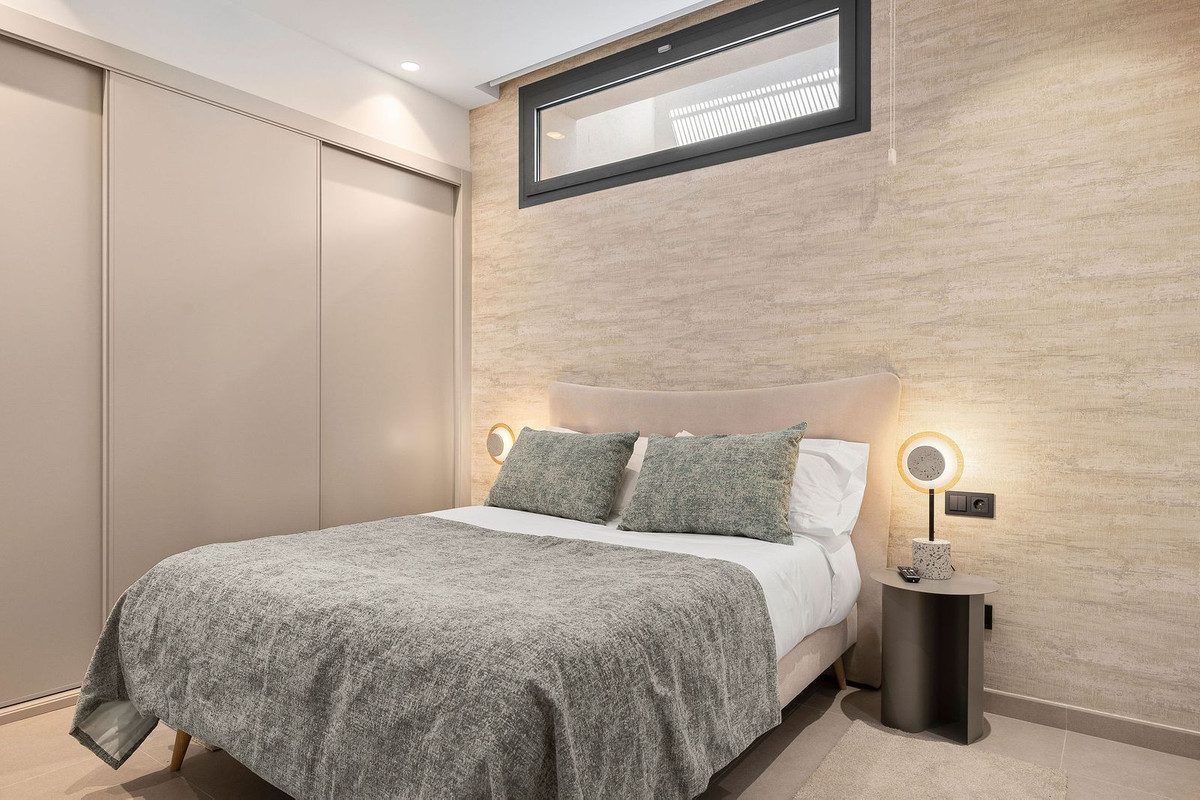 4 Bed, 4 Bath, HouseFor Sale, Nueva Andalucia, Malaga