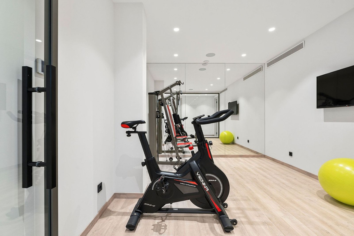 4 Bed, 4 Bath, HouseFor Sale, Nueva Andalucia, Malaga