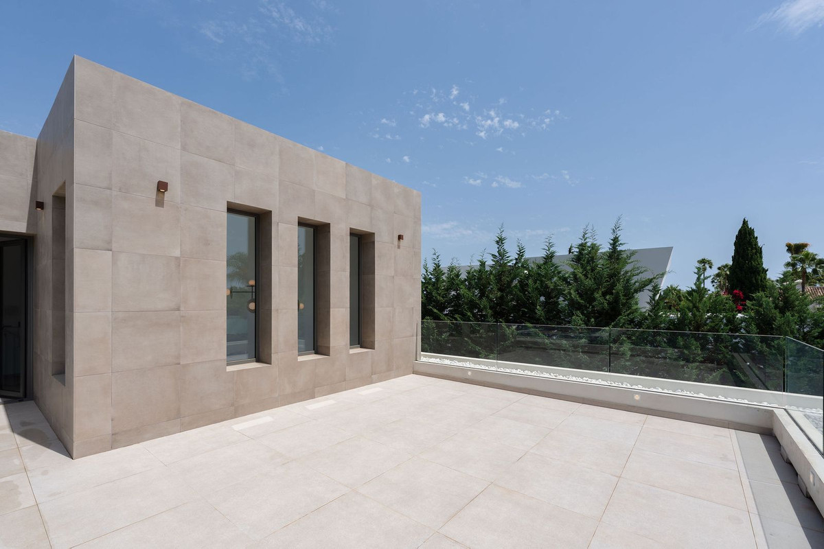 4 Bed, 4 Bath, HouseFor Sale, Nueva Andalucia, Malaga