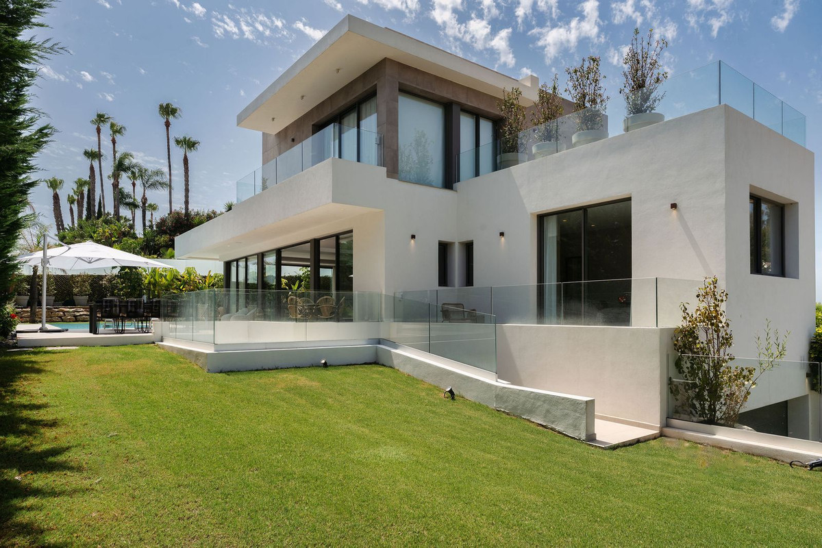 4 Bed, 4 Bath, HouseFor Sale, Nueva Andalucia, Malaga