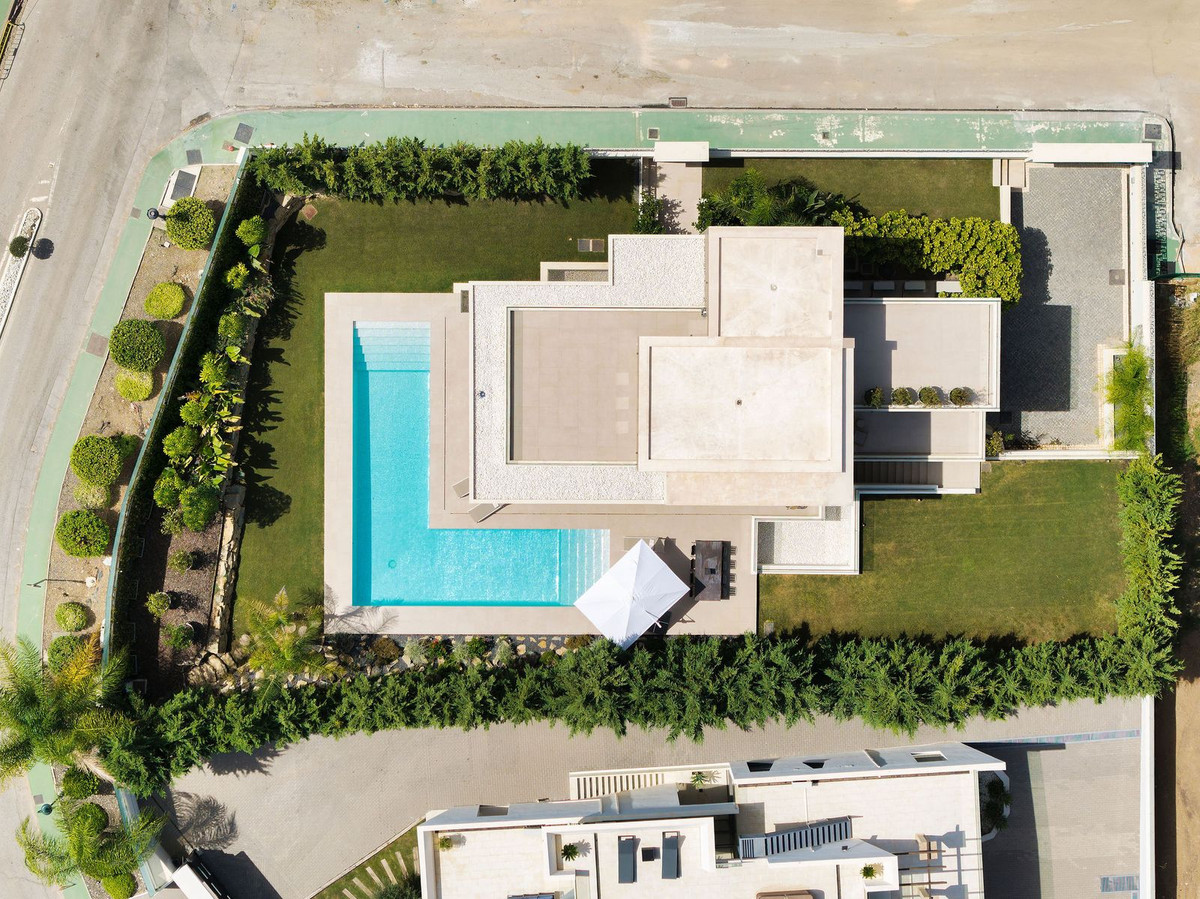 4 Bed, 4 Bath, HouseFor Sale, Nueva Andalucia, Malaga