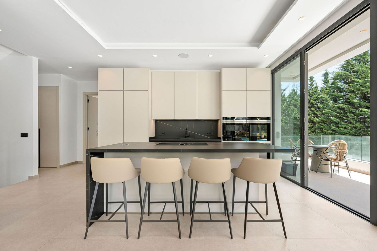 4 Bed, 4 Bath, HouseFor Sale, Nueva Andalucia, Malaga