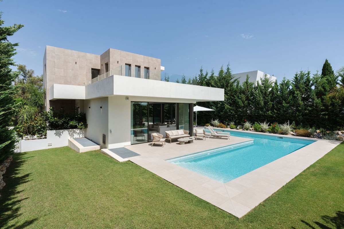 4 Bed, 4 Bath, HouseFor Sale, Nueva Andalucia, Malaga