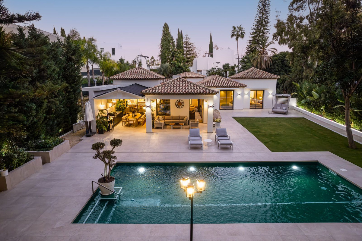 5 Bed, 5 Bath, HouseFor Sale, Nueva Andalucia, Malaga