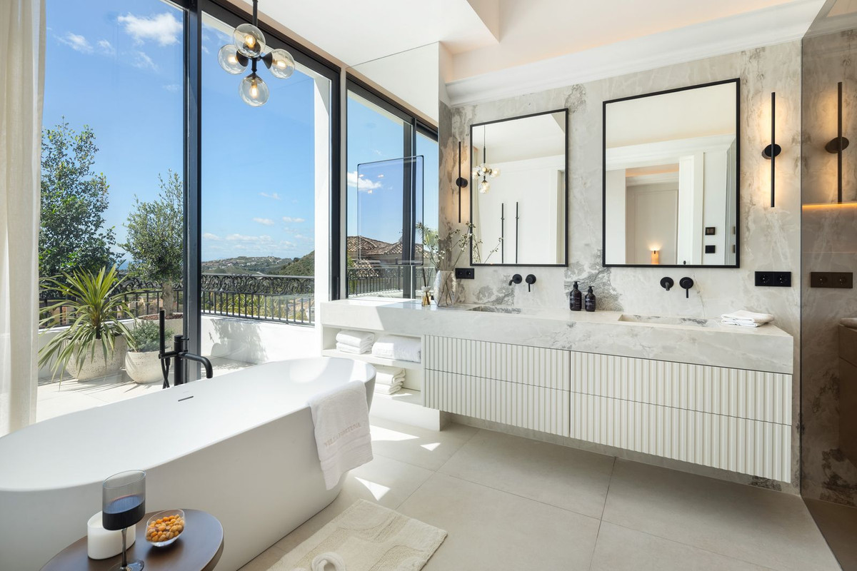 5 Bed, 5 Bath, HouseFor Sale, Los Arqueros Golf, Malaga