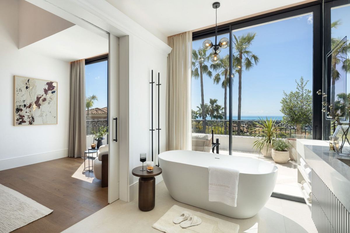 5 Bed, 5 Bath, HouseFor Sale, Los Arqueros Golf, Malaga