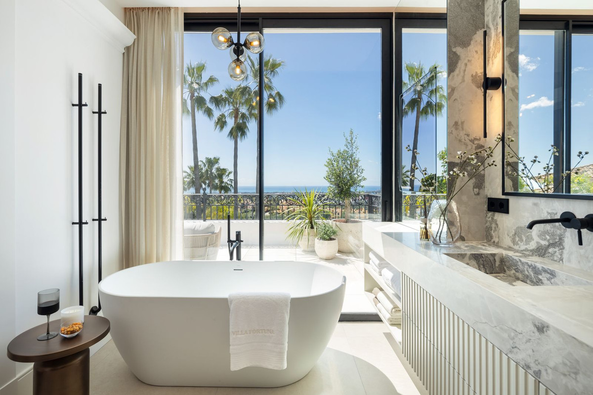 5 Bed, 5 Bath, HouseFor Sale, Los Arqueros Golf, Malaga