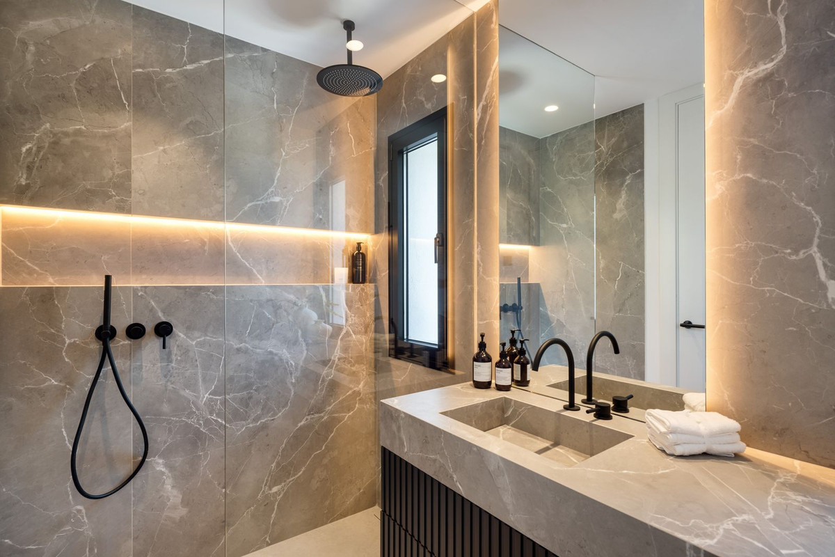 5 Bed, 5 Bath, HouseFor Sale, Los Arqueros Golf, Malaga