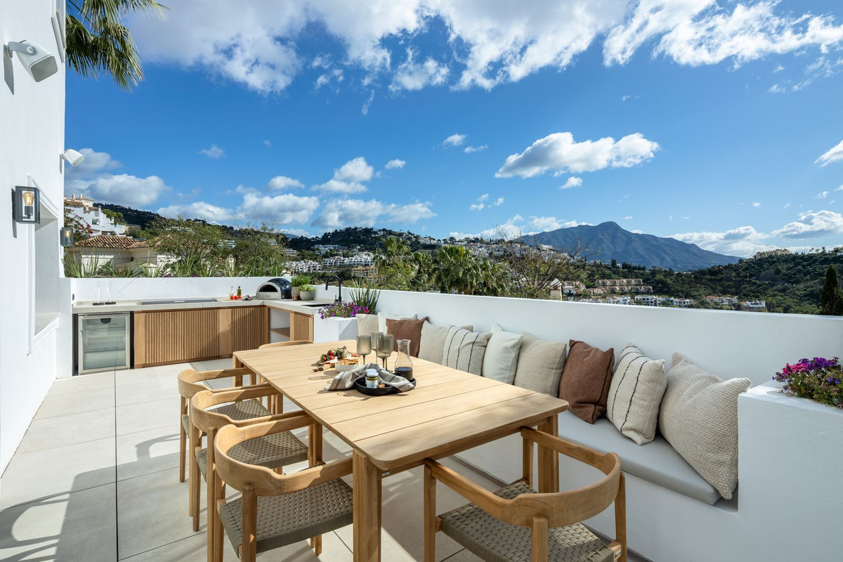 5 Bed, 5 Bath, HouseFor Sale, Los Arqueros Golf, Malaga