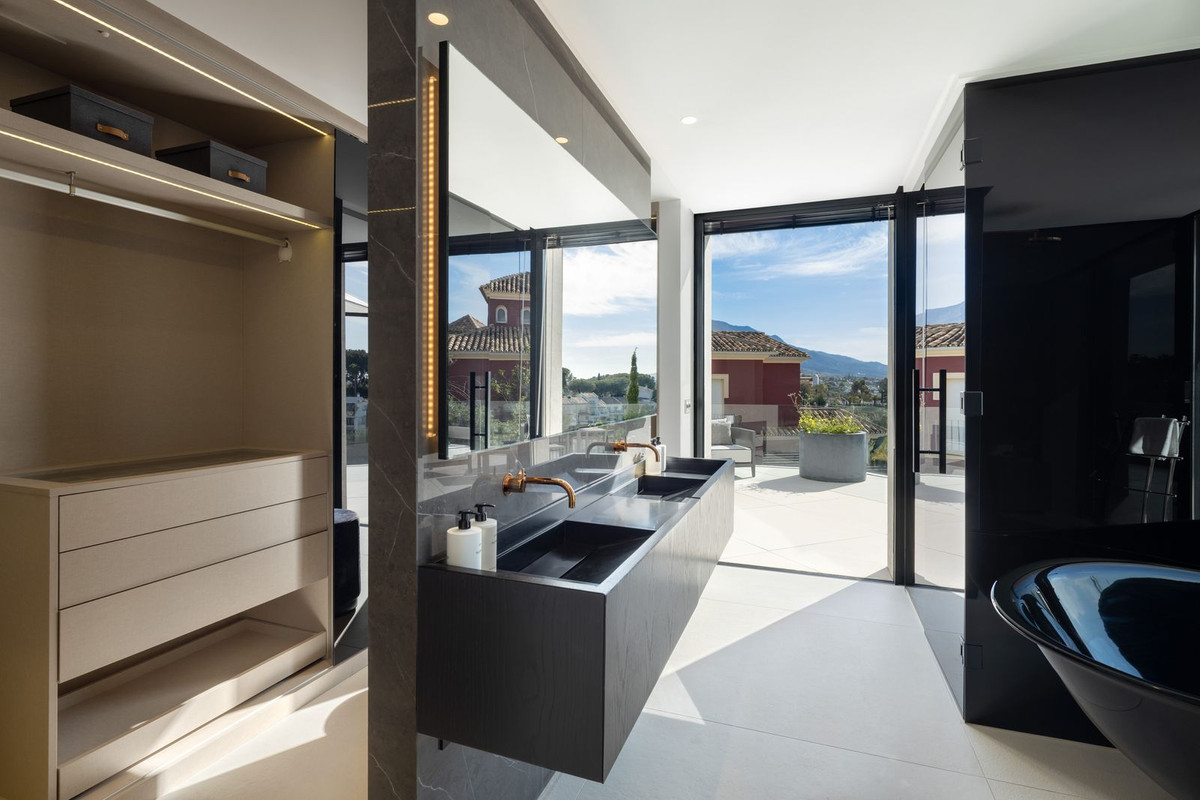 5 Bed, 6 Bath, HouseFor Sale, La Quinta, Malaga