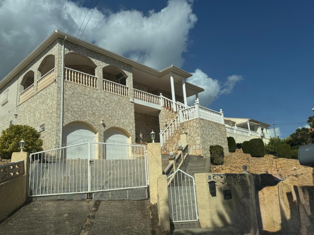 4 Bed, 2 Bath, HouseFor Sale, La Nucia, Alicante