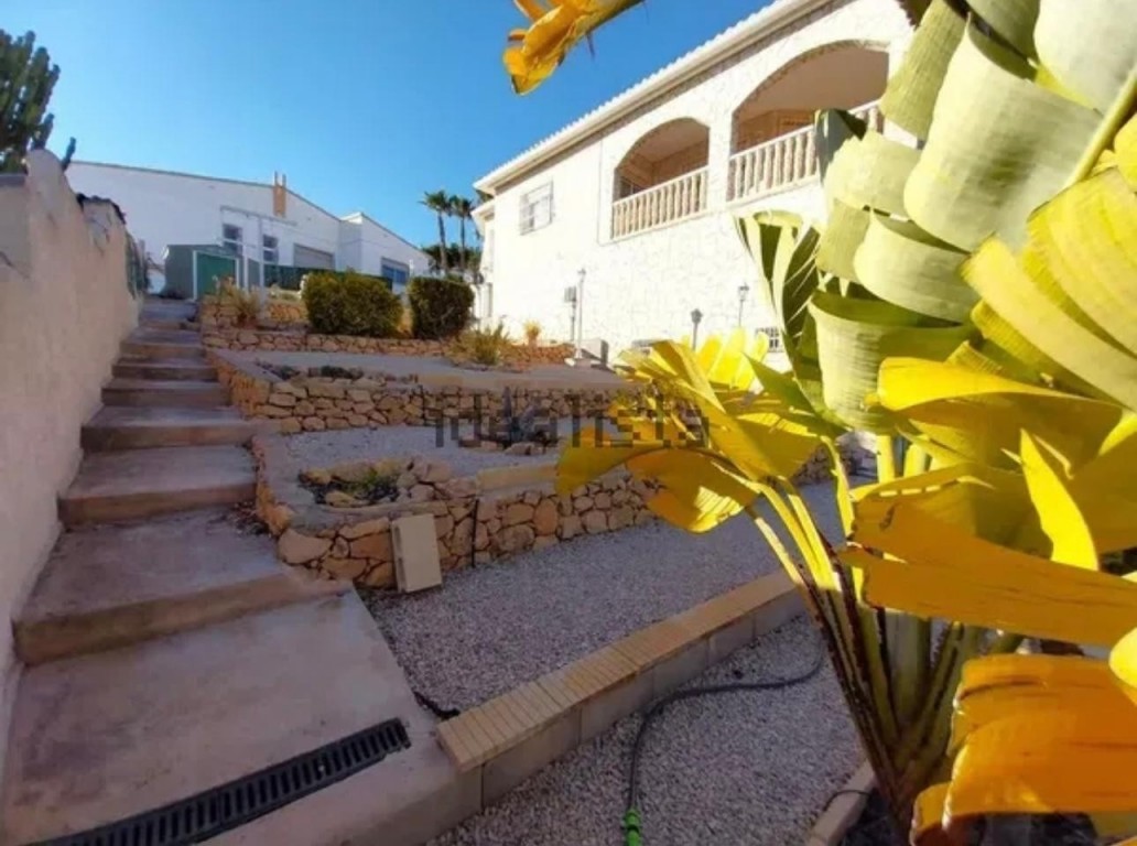4 Bed, 2 Bath, HouseFor Sale, La Nucia, Alicante