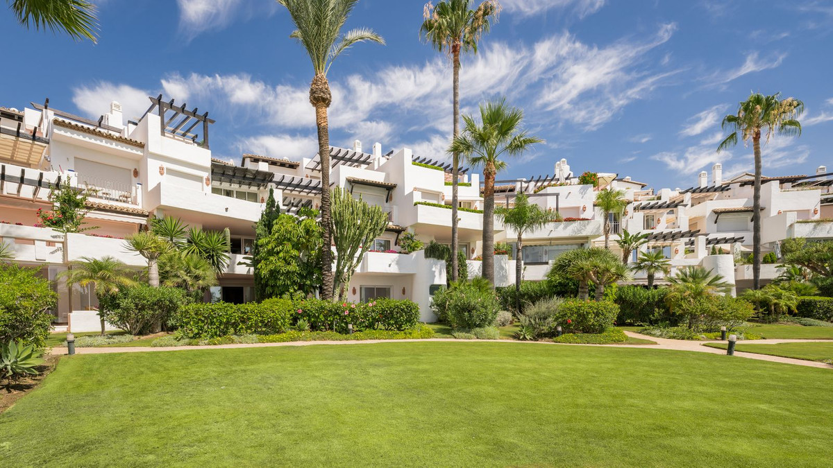 3 Bed, 2 Bath, ApartmentFor Sale, Costalita, Malaga