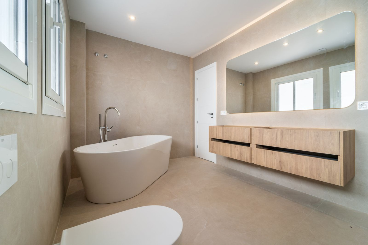 4 Bed, 4 Bath, HouseFor Sale, Fuengirola, Malaga