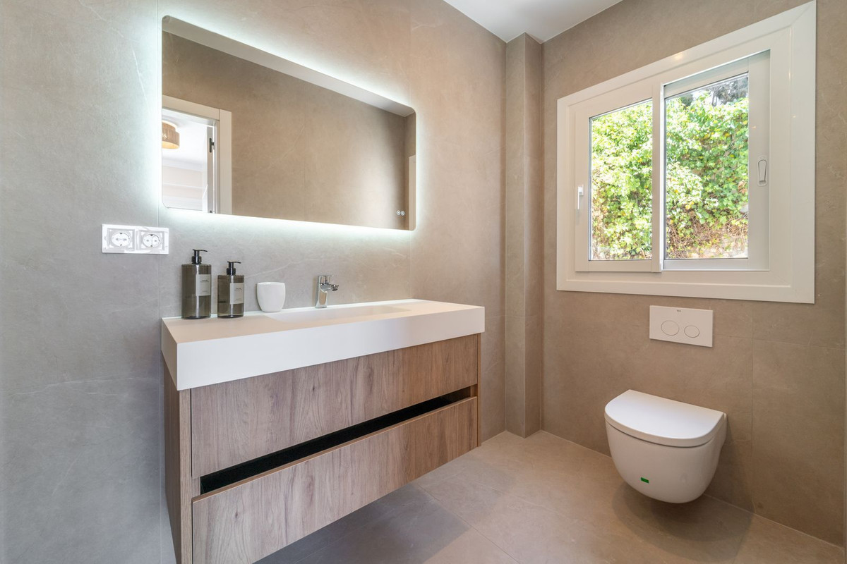 4 Bed, 4 Bath, HouseFor Sale, Fuengirola, Malaga