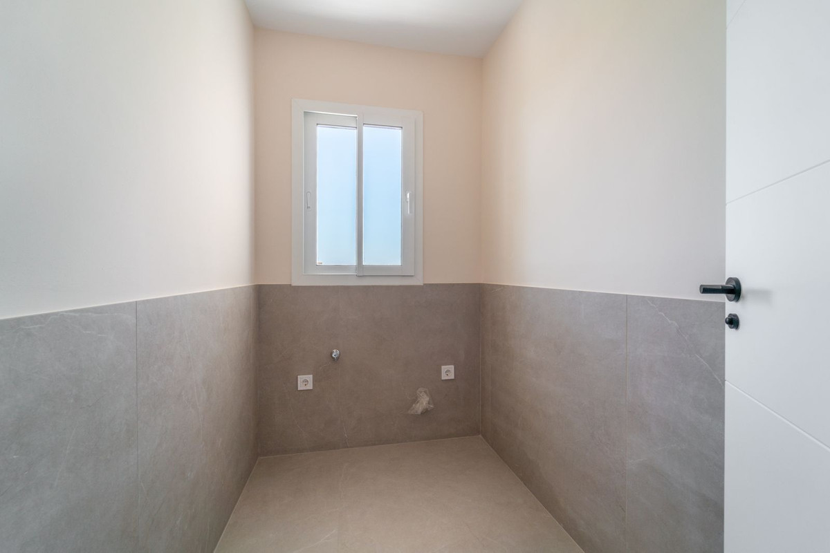 4 Bed, 4 Bath, HouseFor Sale, Fuengirola, Malaga