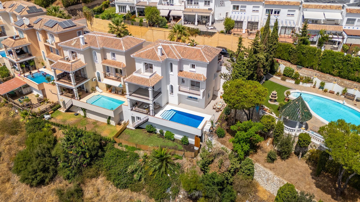 4 Bed, 4 Bath, HouseFor Sale, Fuengirola, Malaga