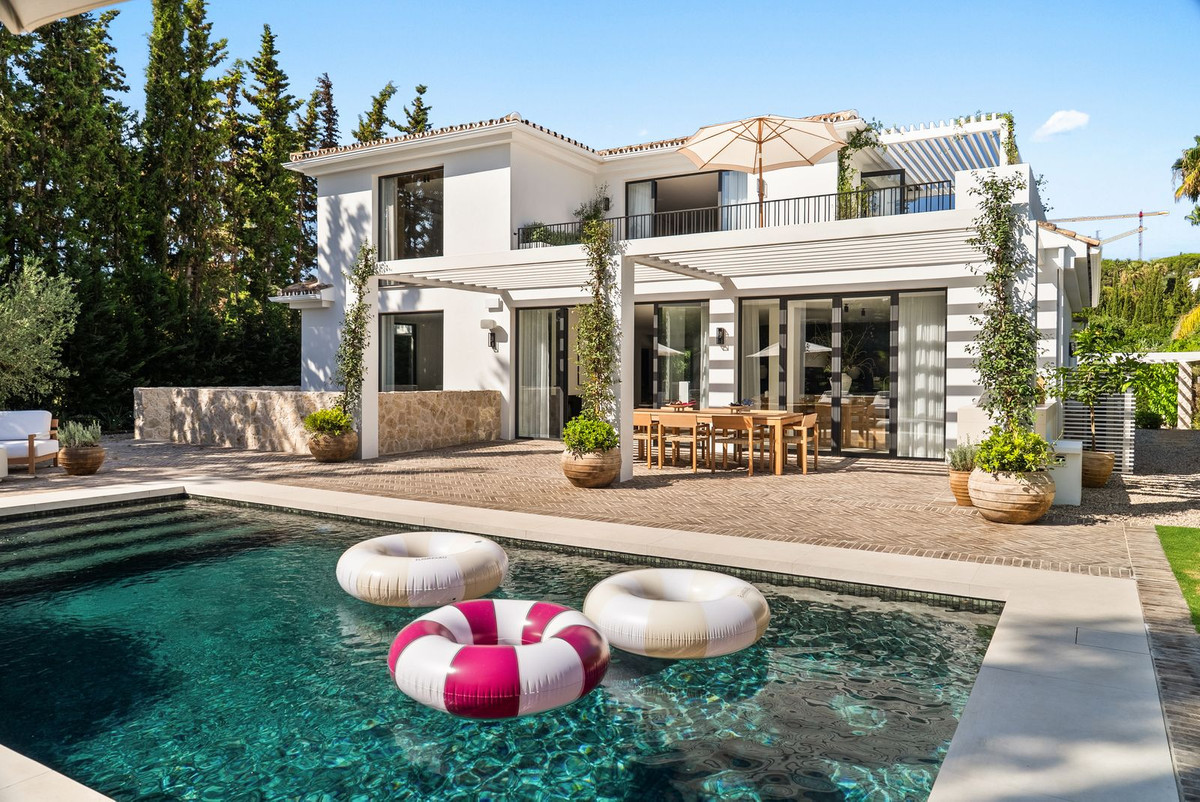 4 Bed, 6 Bath, HouseFor Sale, Las Brisas, Malaga