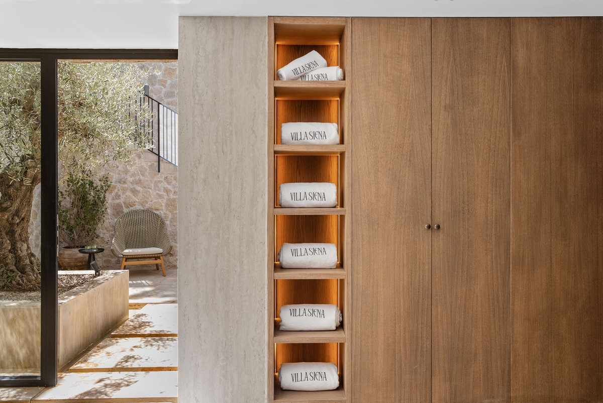 4 Bed, 6 Bath, HouseFor Sale, Las Brisas, Malaga