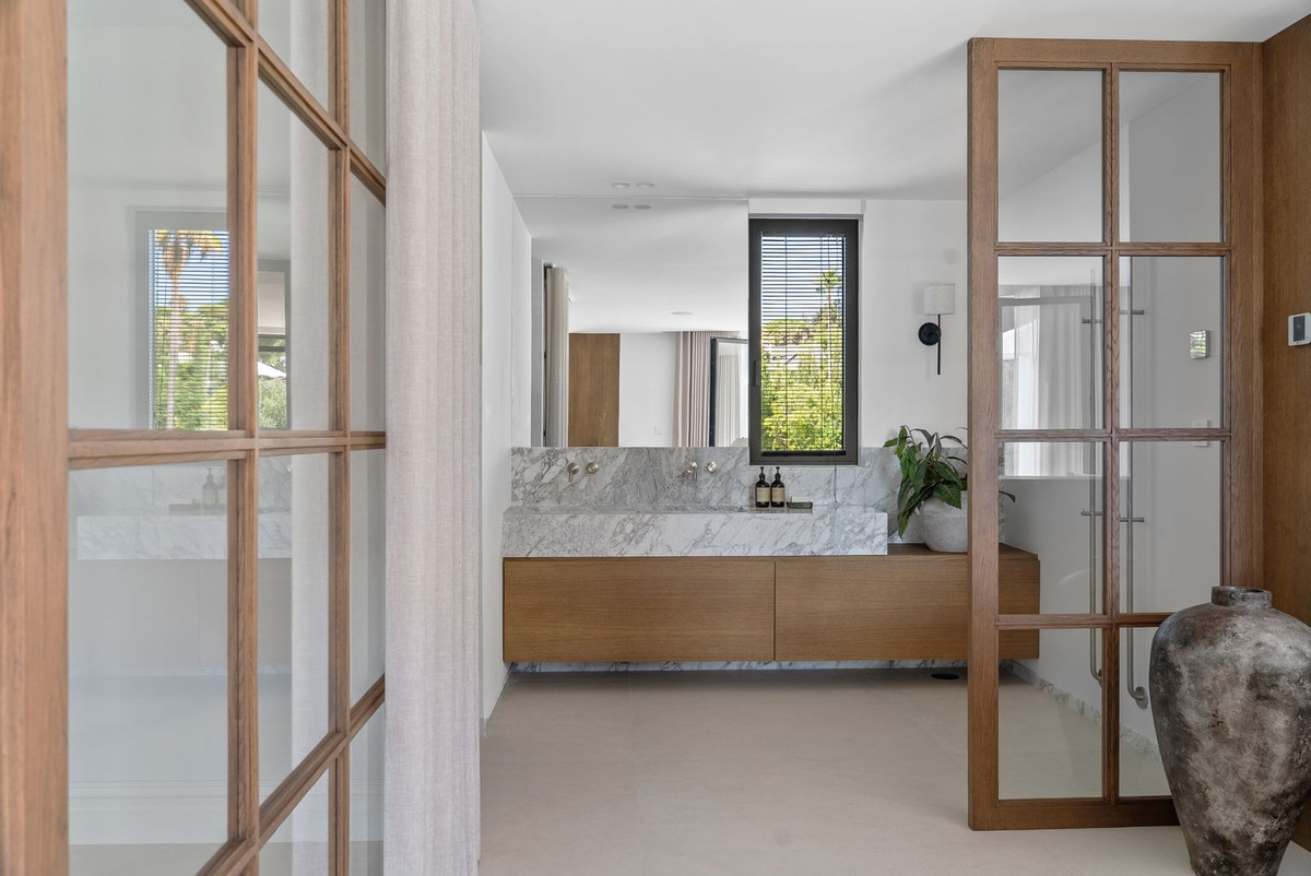 4 Bed, 6 Bath, HouseFor Sale, Las Brisas, Malaga