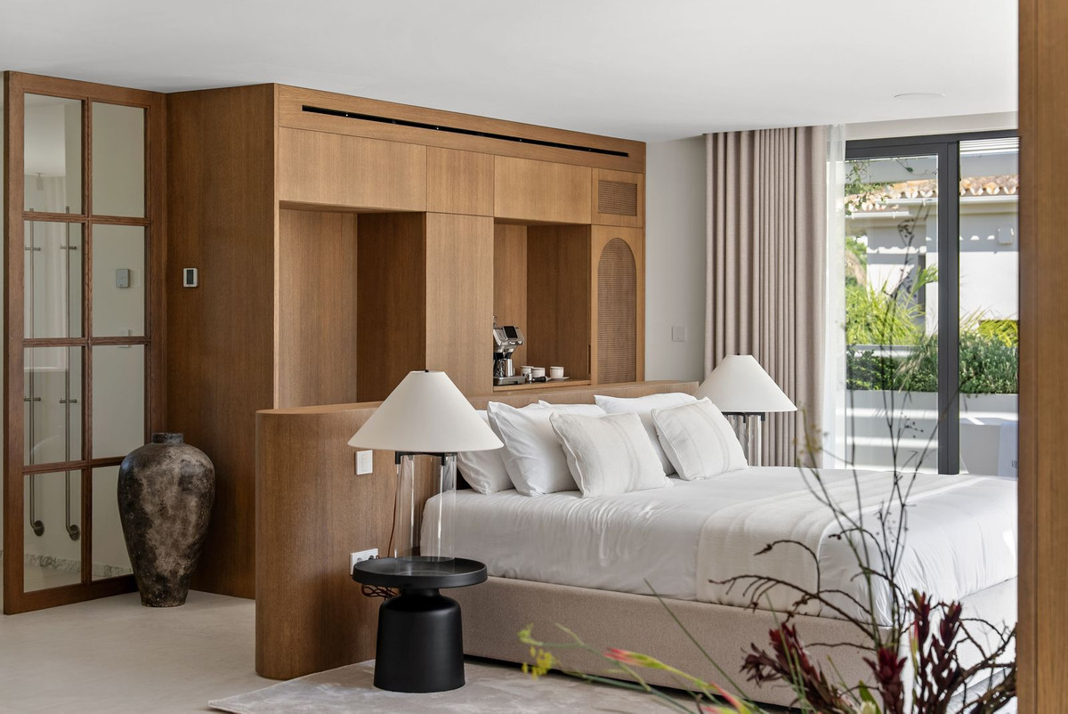 4 Bed, 6 Bath, HouseFor Sale, Las Brisas, Malaga