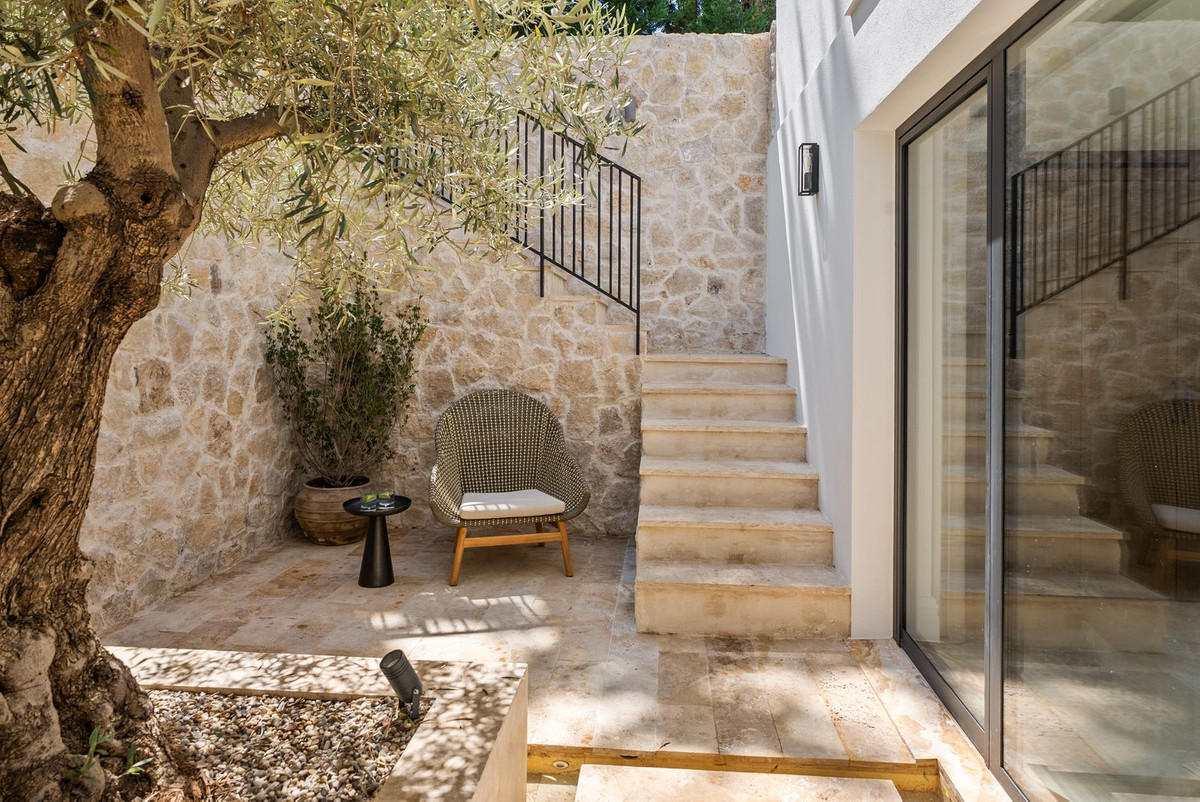 4 Bed, 6 Bath, HouseFor Sale, Las Brisas, Malaga