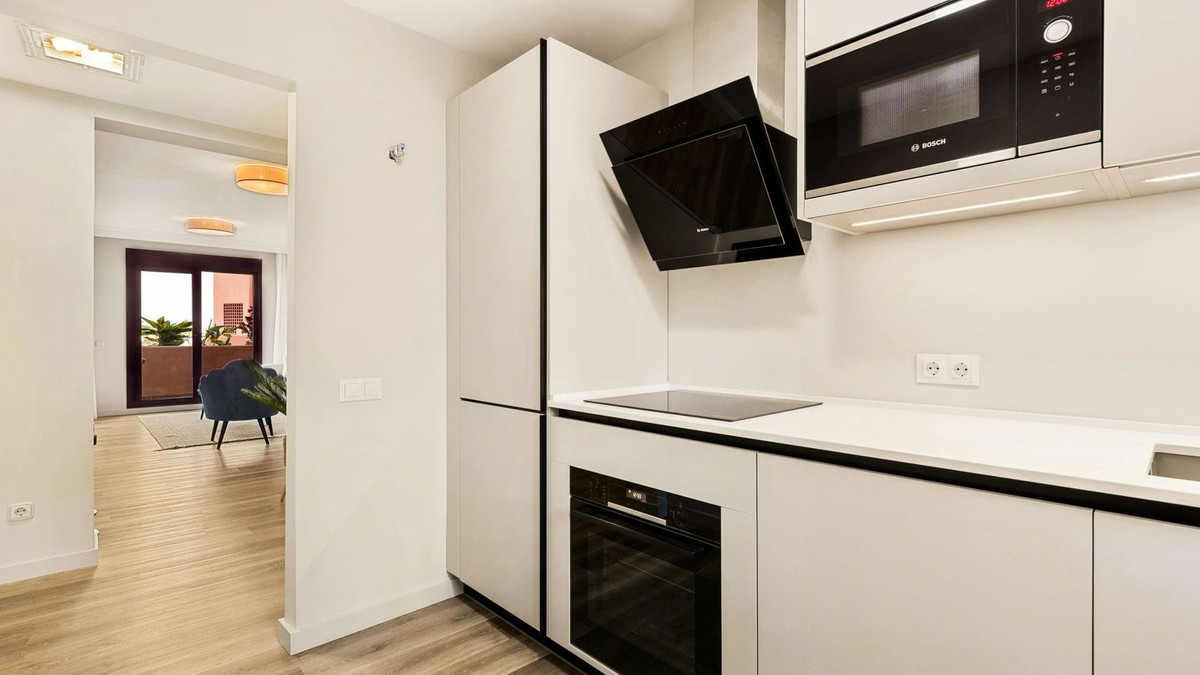1 Bed, 1 Bath, ApartmentFor Sale, New Golden Mile, Malaga