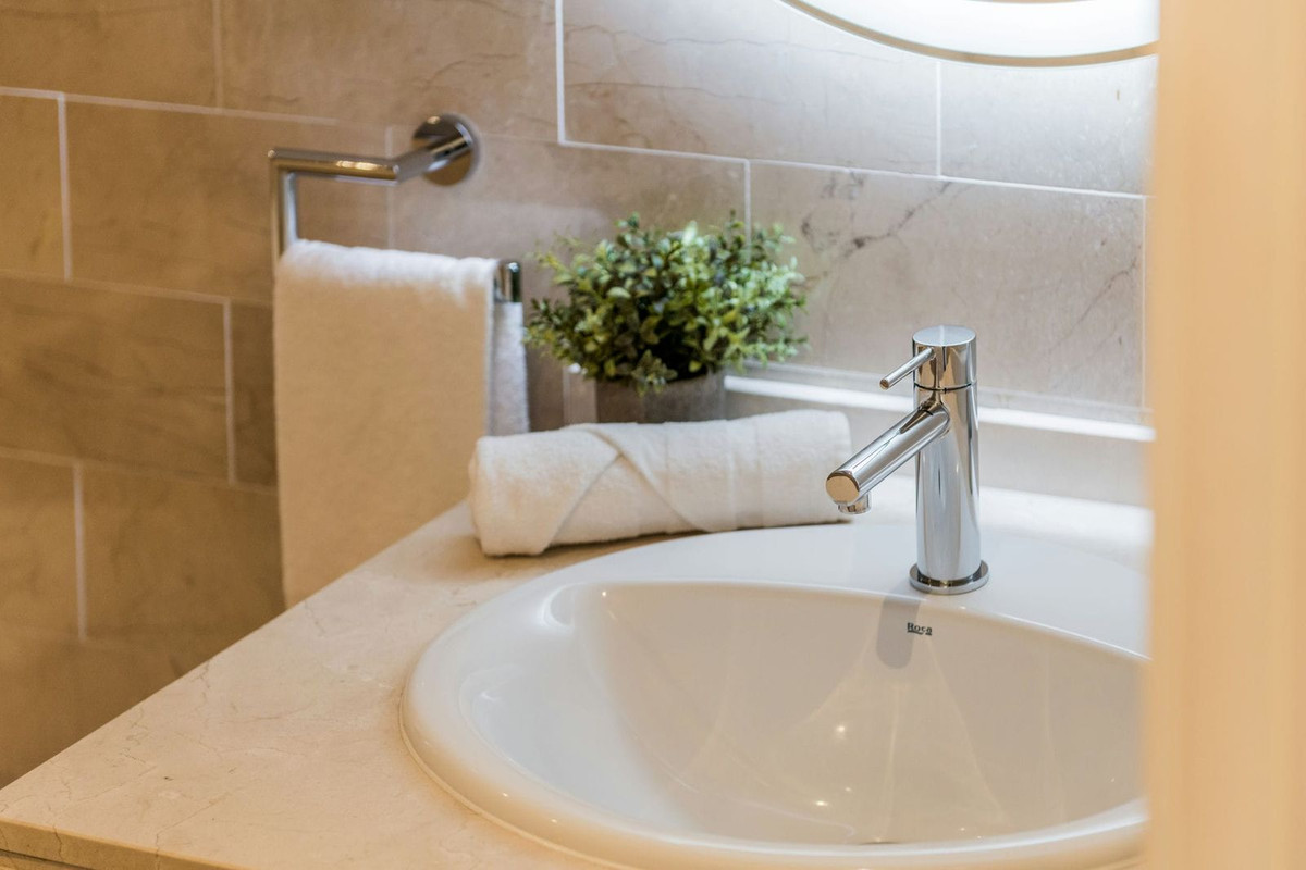 1 Bed, 1 Bath, ApartmentFor Sale, New Golden Mile, Malaga