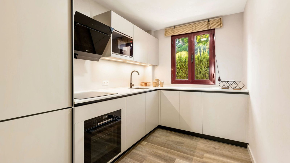 2 Bed, 2 Bath, ApartmentFor Sale, New Golden Mile, Malaga