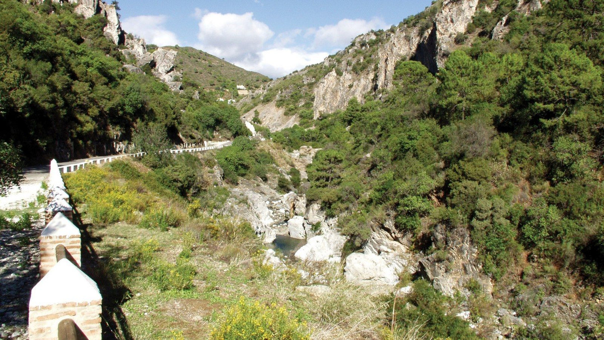 3 Bed, 2 Bath, ApartmentFor Sale, Benahavis, Malaga