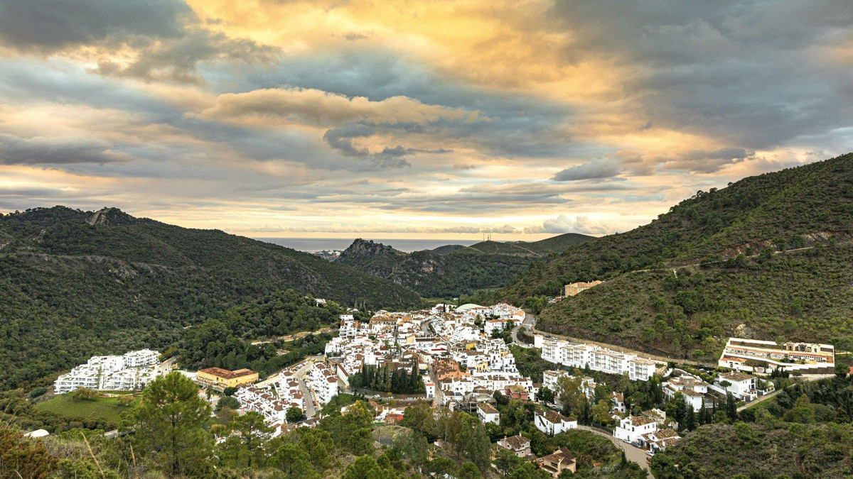 1 Bed, 1 Bath, ApartmentFor Sale, Benahavis, Malaga