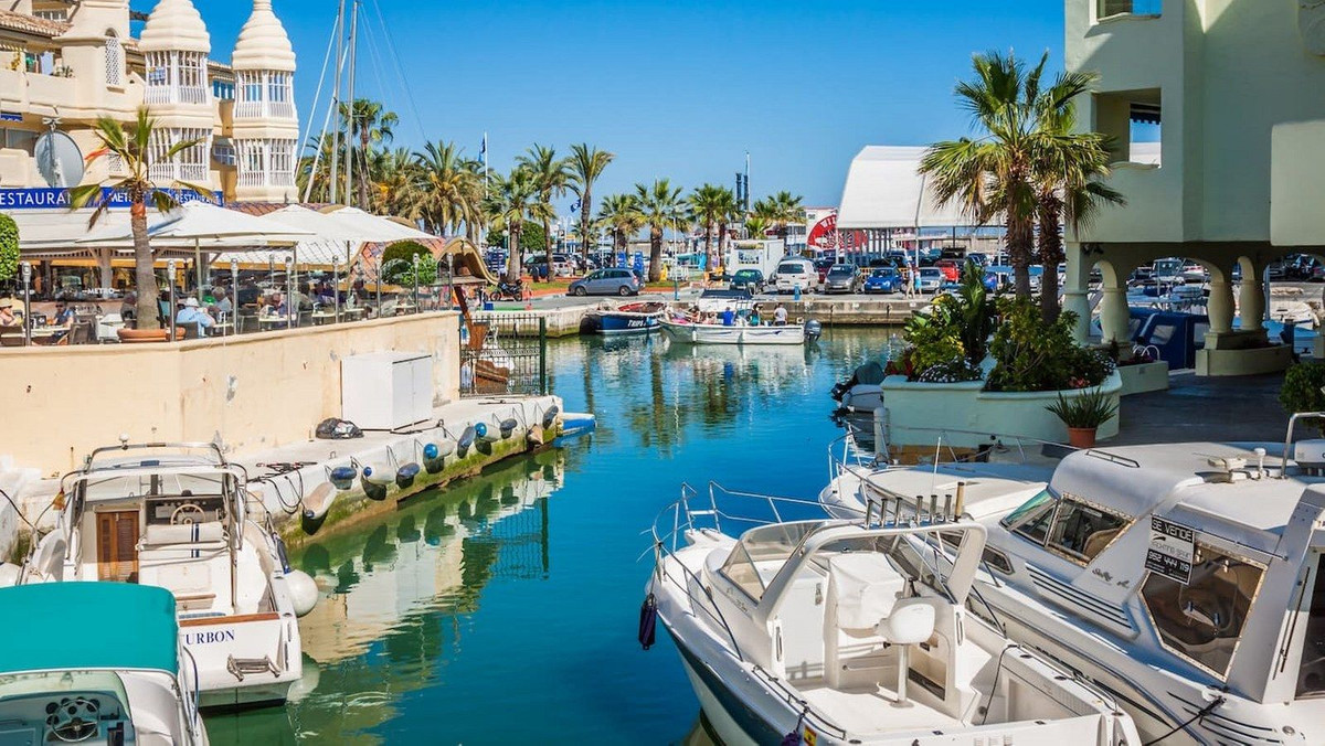 3 Bed, 2 Bath, ApartmentFor Sale, Benalmadena Costa, Malaga