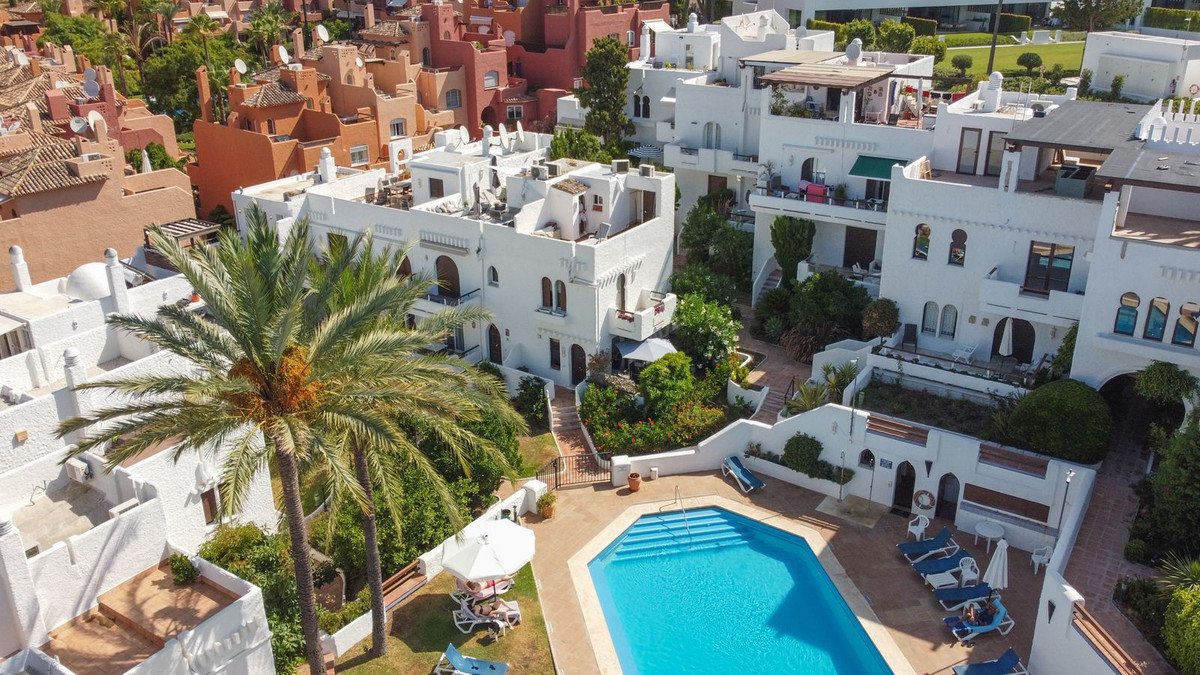 1 Bed, 1 Bath, HouseFor Sale, Nueva Andalucia, Malaga