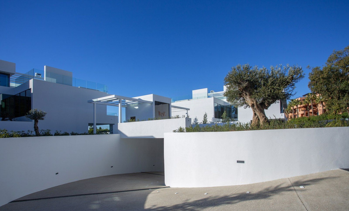 4 Bed, 4 Bath, HouseFor Sale, Marbella, Malaga