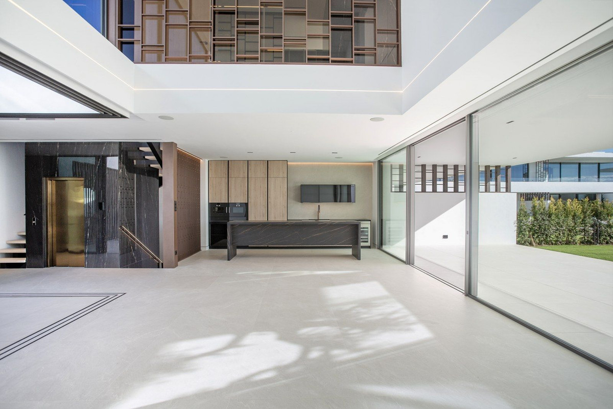 4 Bed, 4 Bath, HouseFor Sale, Marbella, Malaga