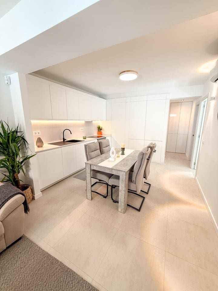 3 Bed, 1 Bath, ApartmentFor Sale, Palma de Mallorca, Baleares