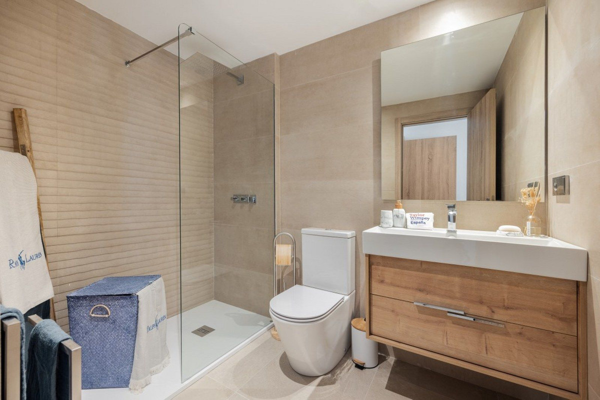 3 Bed, 2 Bath, ApartmentFor Sale, Estepona, Malaga