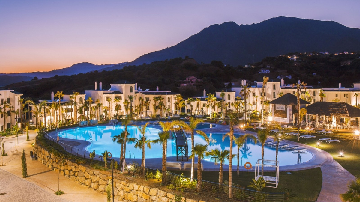 3 Bed, 3 Bath, ApartmentFor Sale, Estepona, Malaga