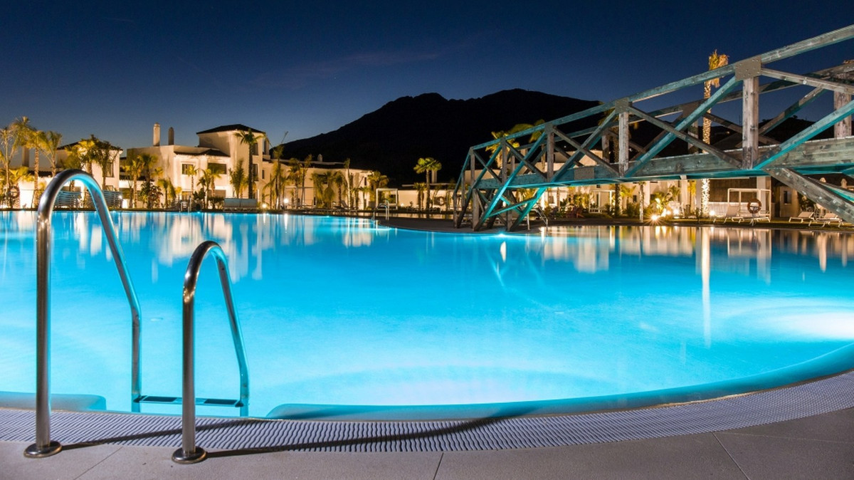 3 Bed, 3 Bath, ApartmentFor Sale, Estepona, Malaga