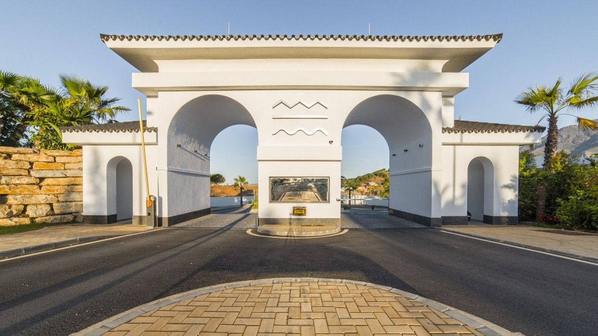 3 Bed, 3 Bath, ApartmentFor Sale, Estepona, Malaga