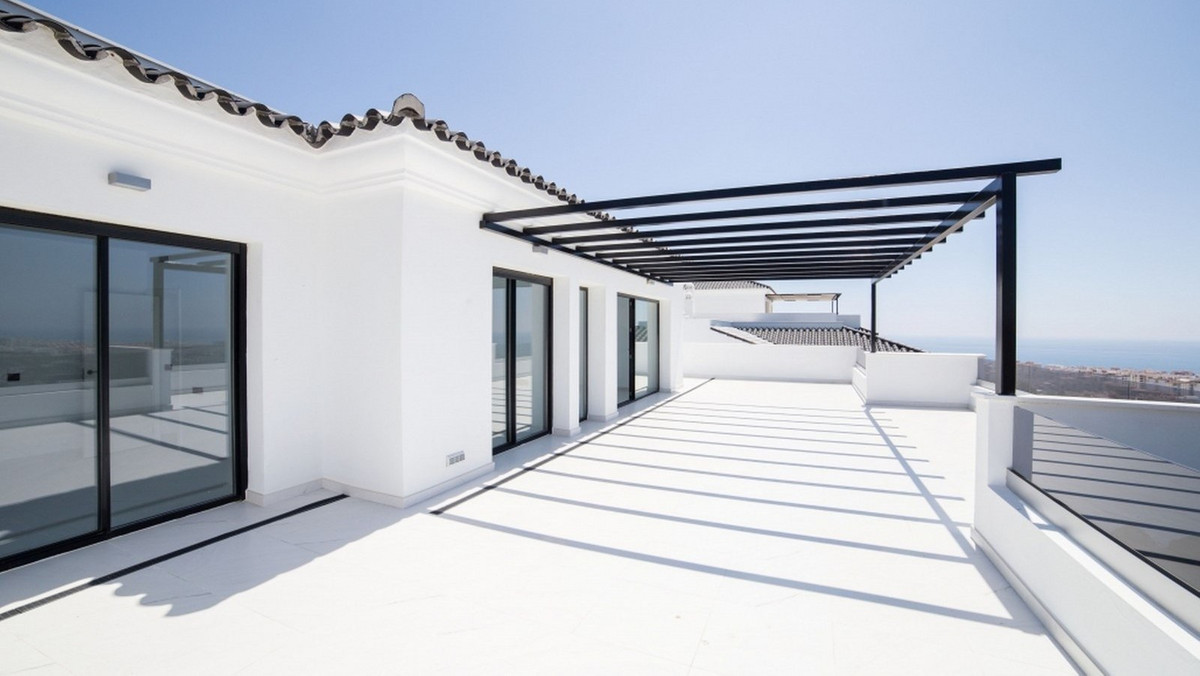 3 Bed, 3 Bath, ApartmentFor Sale, Estepona, Malaga