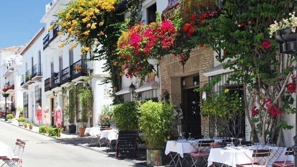 3 Bed, 2 Bath, ApartmentFor Sale, Nueva Andalucia, Malaga